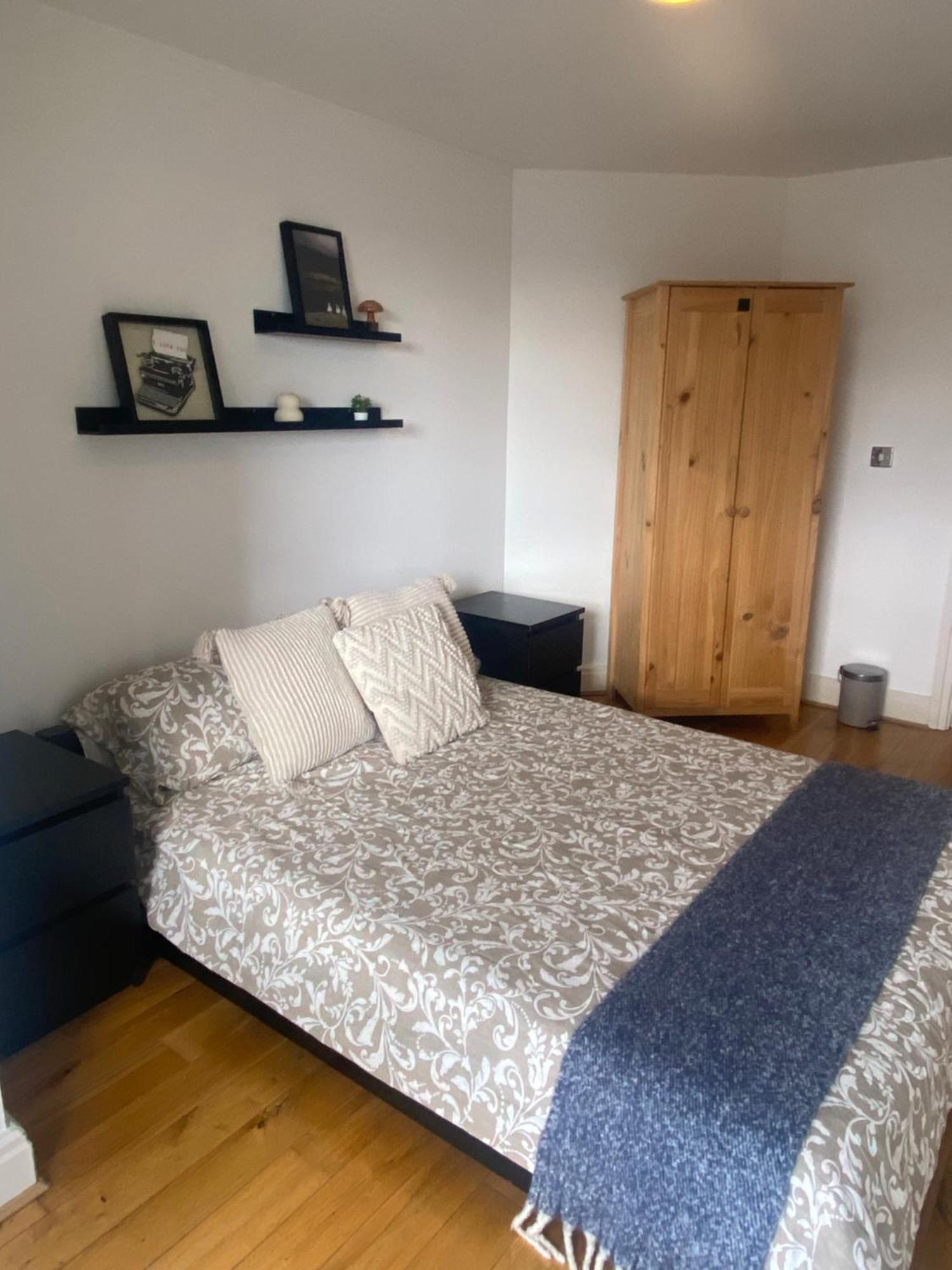 2 Bedroom Flat In Riverside West London Ngoại thất bức ảnh