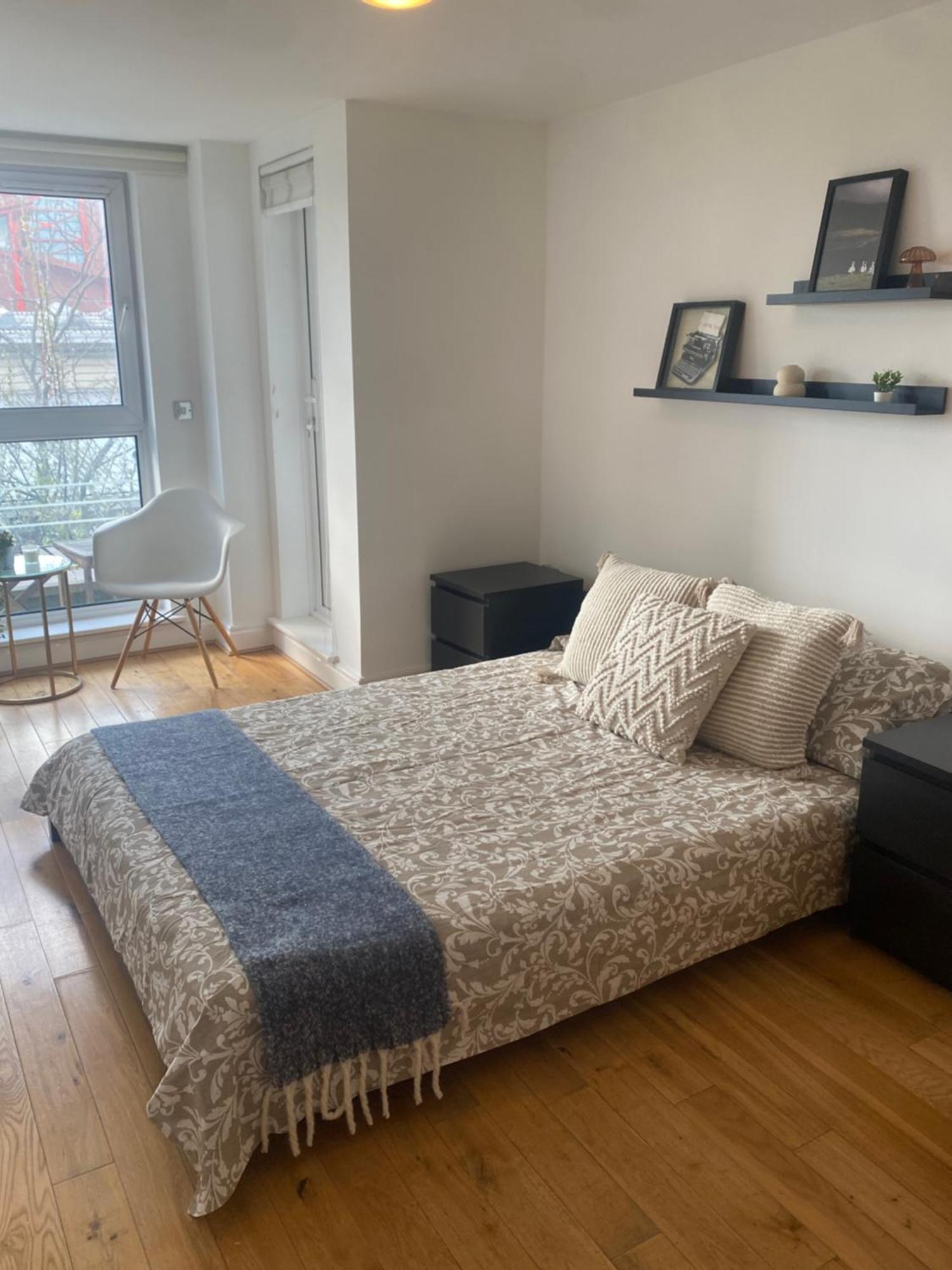 2 Bedroom Flat In Riverside West London Ngoại thất bức ảnh